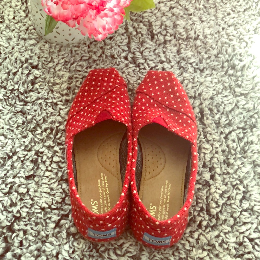Authentic Toms Shoes in a cute Red Polka Dot✨